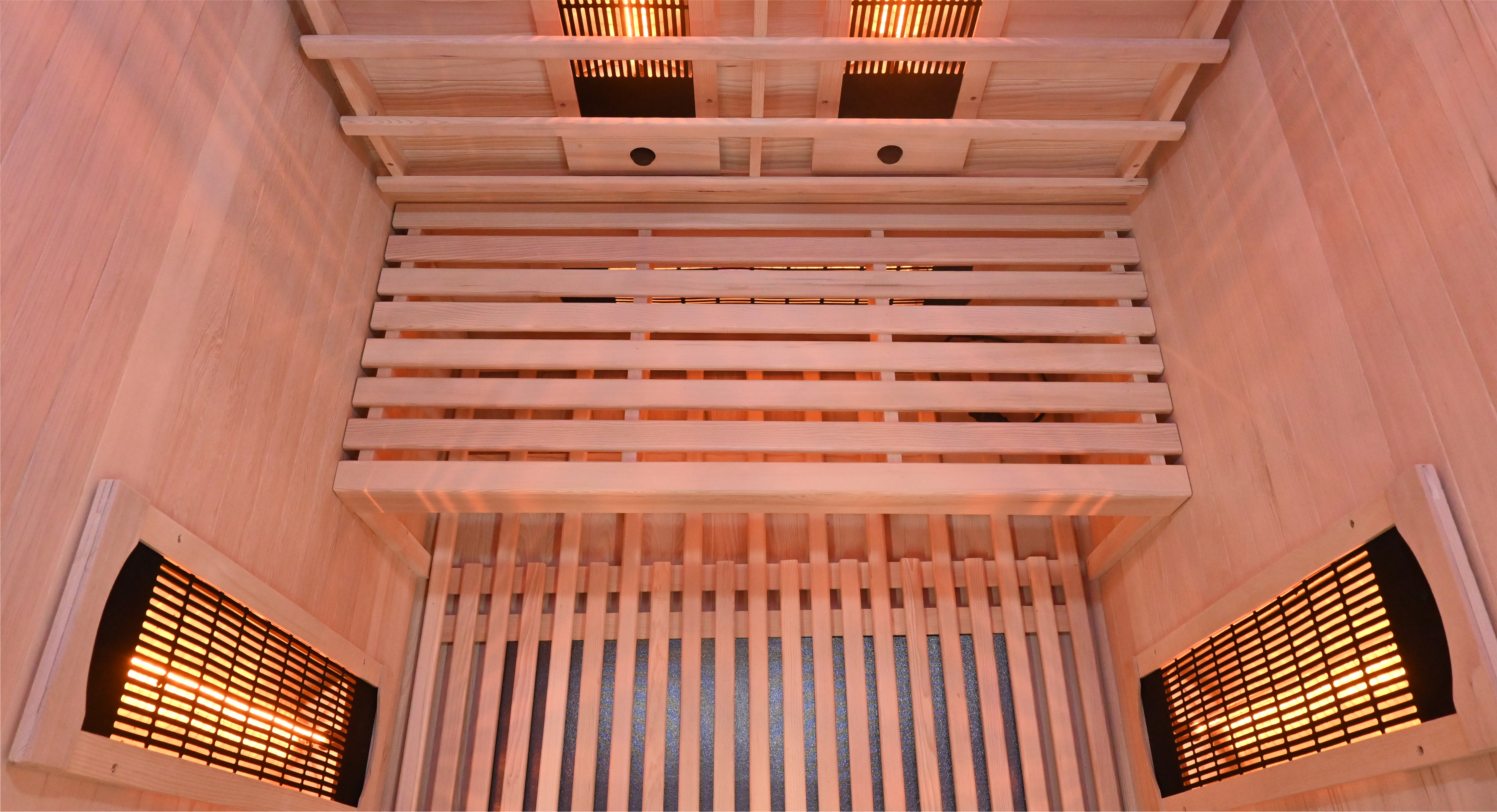 Grzejnik węglowy montowany na stopie