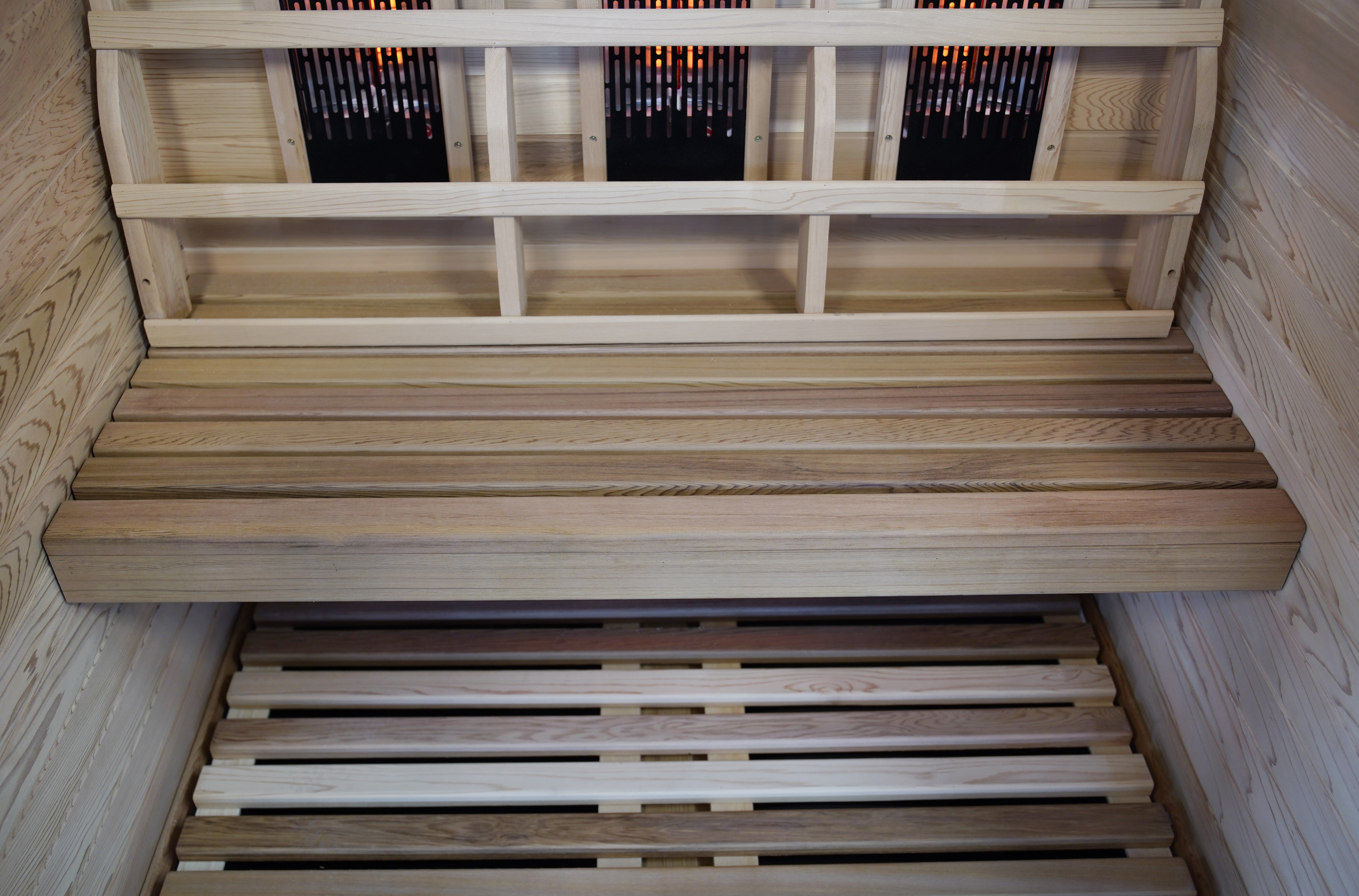 Grzejnik węglowy montowany na stopie